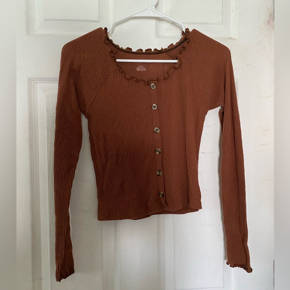 American Eagle amber colored long sleeve
